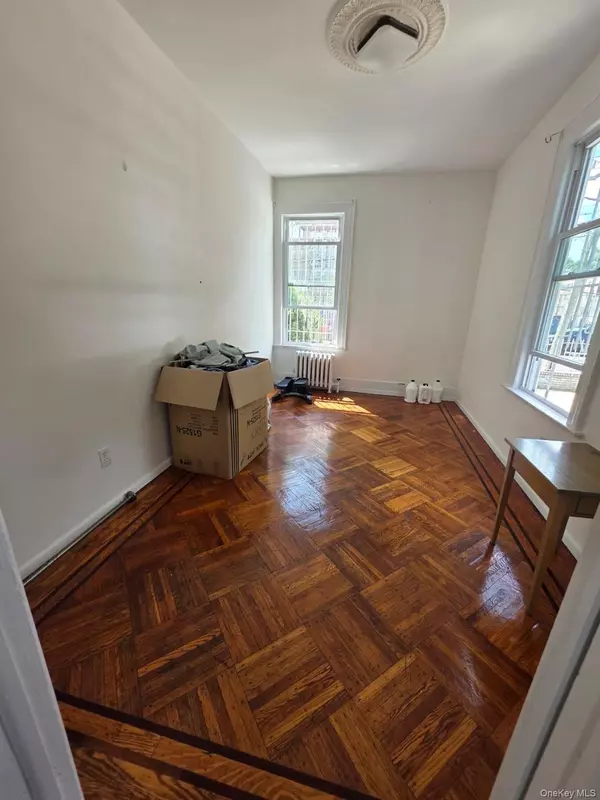 Richmond Hill, NY 11418,85-78 114th ST