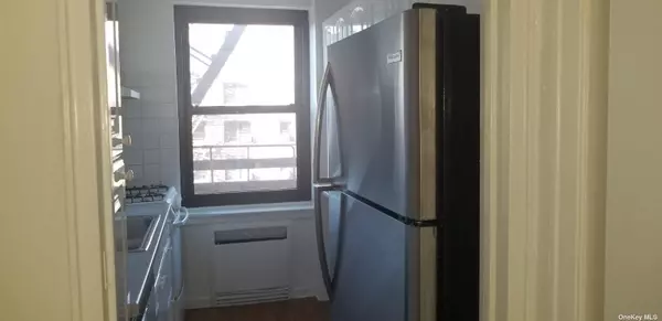 Bayside, NY 11364,73-45 210th Street Apt #4B