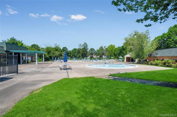 Middle Island, NY 11953,262 Artist Lake DR
