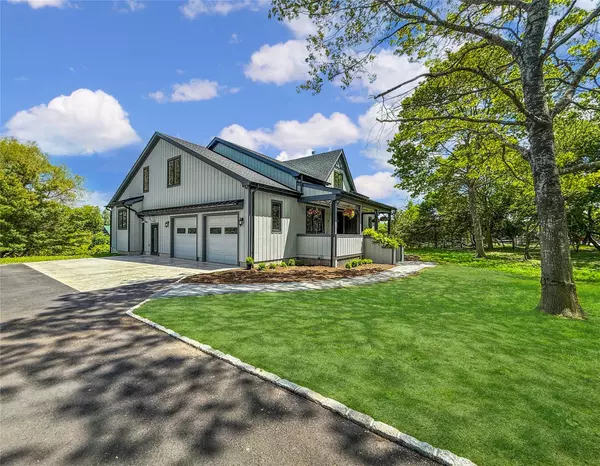 East Moriches, NY 11940,17 Moriches AVE