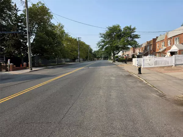 Ozone Park, NY 11417,13316 Centreville ST