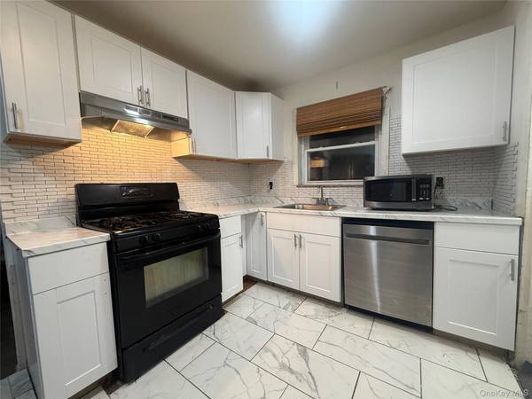 Massapequa, NY 11758,27 E Hamilton AVE