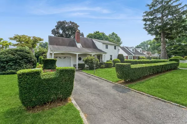 Glen Cove, NY 11542,15 Cleveland PL