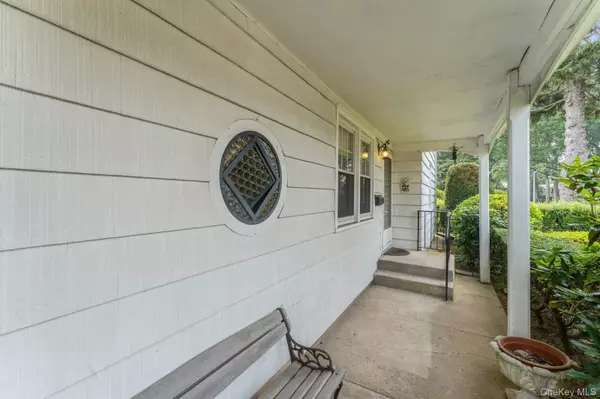 Glen Cove, NY 11542,15 Cleveland PL