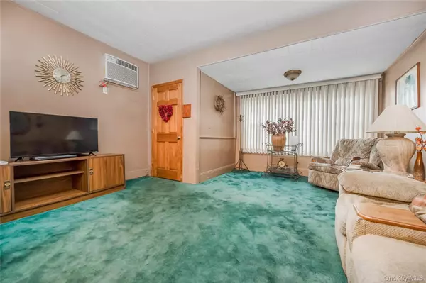 Ozone Park, NY 11417,108-04 86th ST
