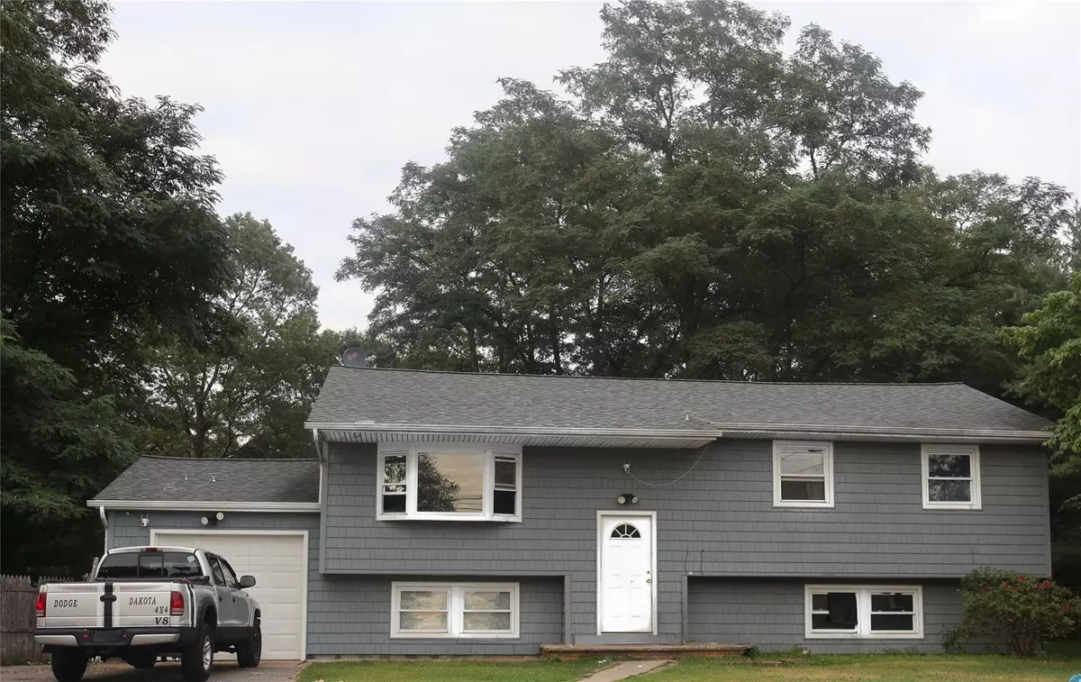 Central Islip, NY 11722,113 Nicoll AVE