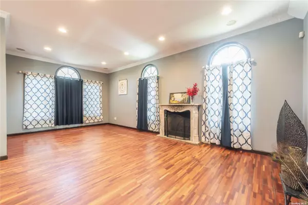 Hicksville, NY 11801,53 Edward AVE