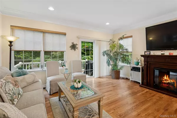 Massapequa, NY 11758,69 Warwick DR