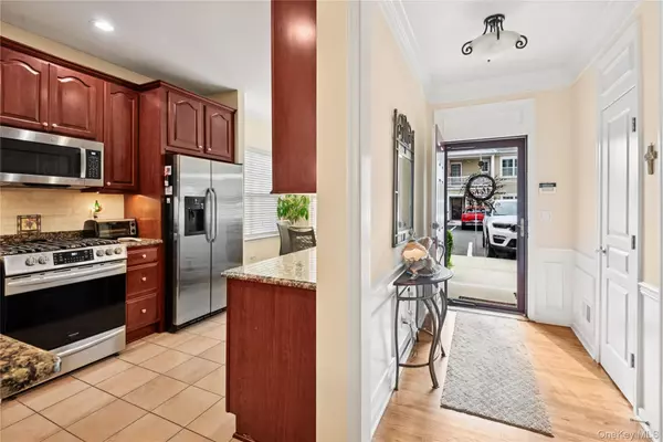Massapequa, NY 11758,69 Warwick DR