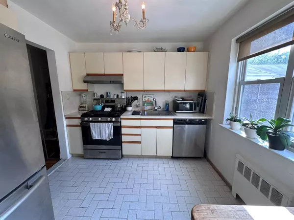 Bayside, NY 11360,212-03 16 AVE #174