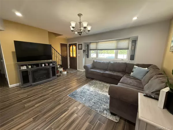 Massapequa, NY 11758,220 Boundary AVE