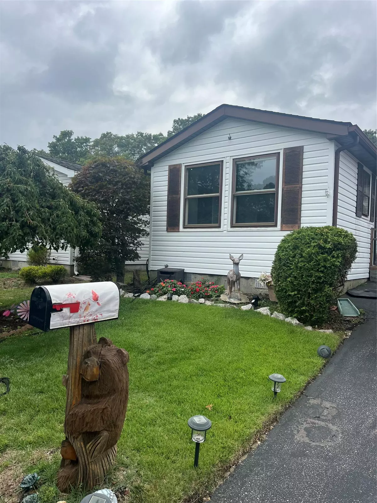 Manorville, NY 11949,93 Village CIR