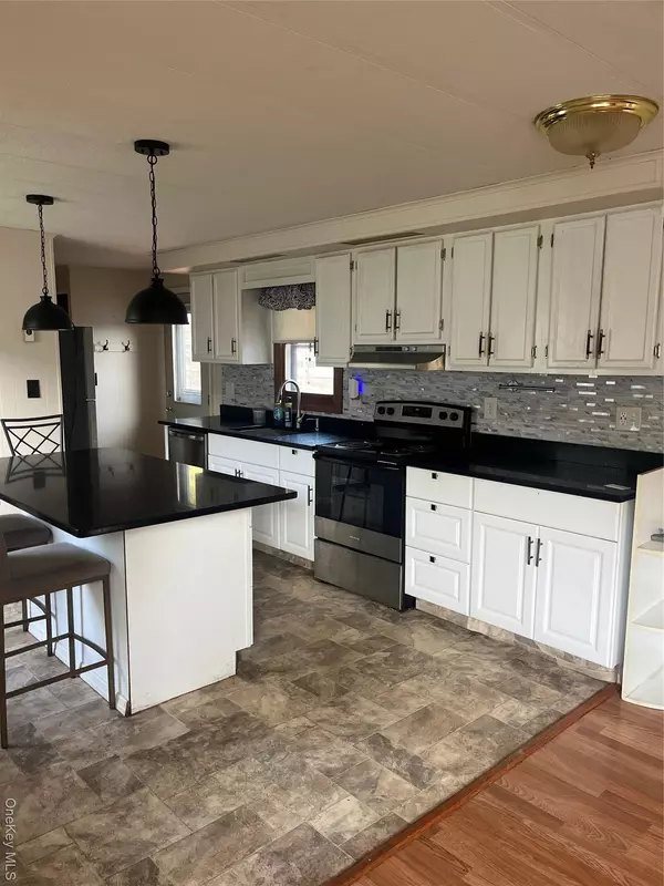 Manorville, NY 11949,93 Village CIR