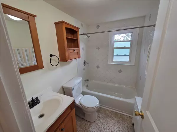 Farmingdale, NY 11735,5 Denton Pl