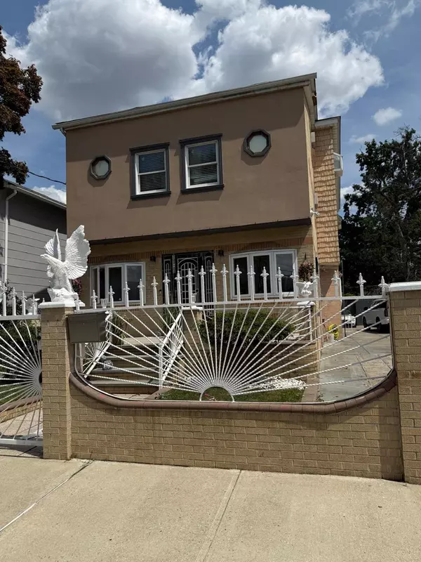 Queens Village, NY 11429,10805 223rd ST