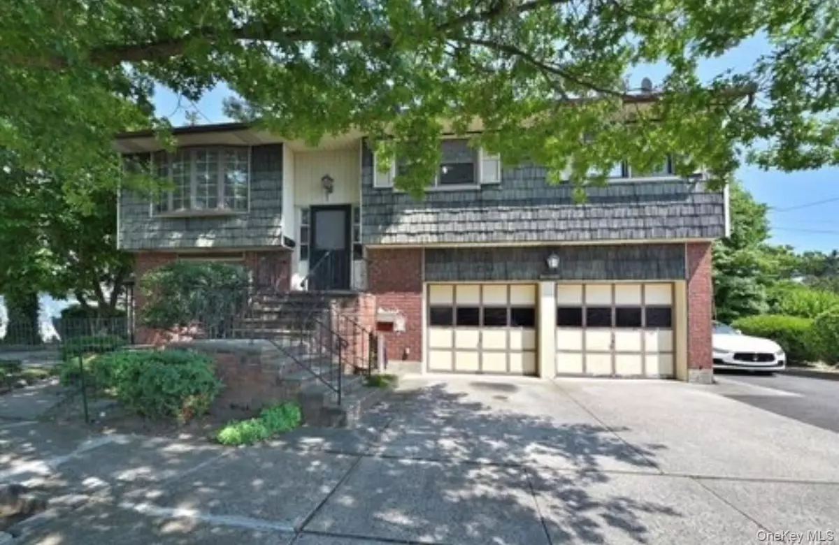 Valley Stream, NY 11580,11 Edwards PL