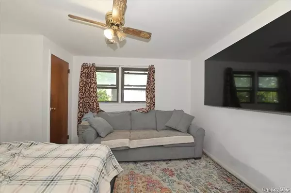 Valley Stream, NY 11580,11 Edwards PL