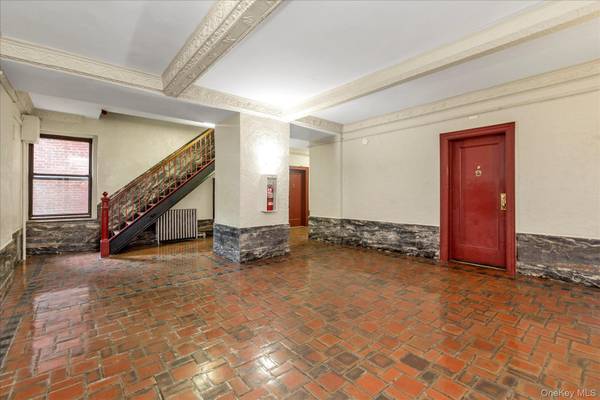 Beechhurst, NY 11357,160-15 Powells Cove #C202