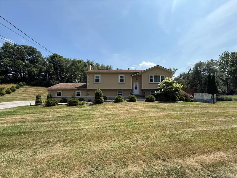 48 Wisseman RD, Lagrangeville, NY 12540