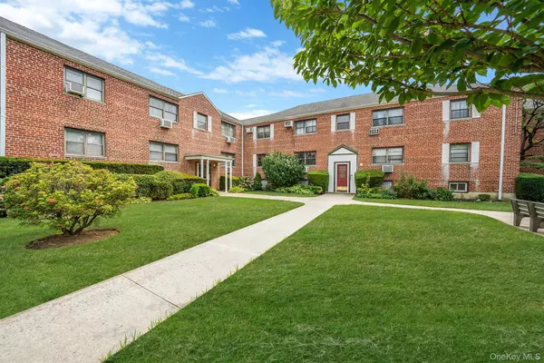 Howard Beach, NY 11414,155-29 84th ST ##3