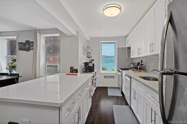 Yonkers, NY 10701,1 Hawley Terrace #2J