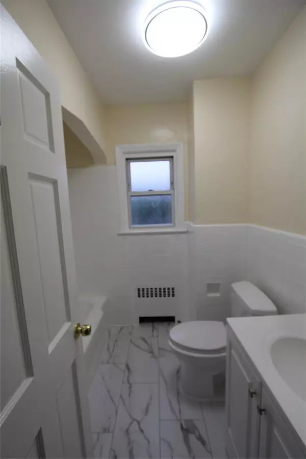 Freeport, NY 11520,215 Colonial AVE #1