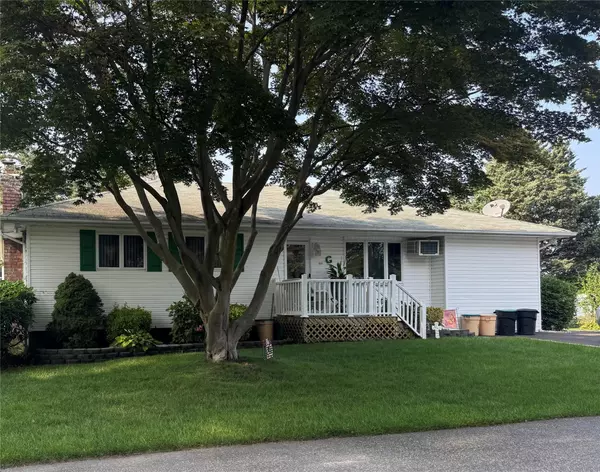 Holbrook, NY 11741,215 Muriel ST