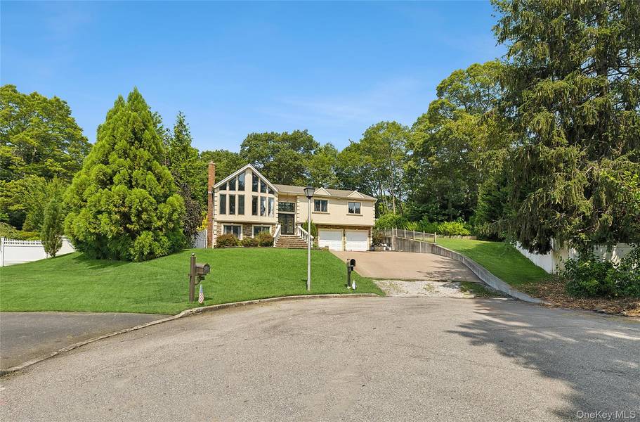 8 Hayes ST, Nesconset, NY 11767