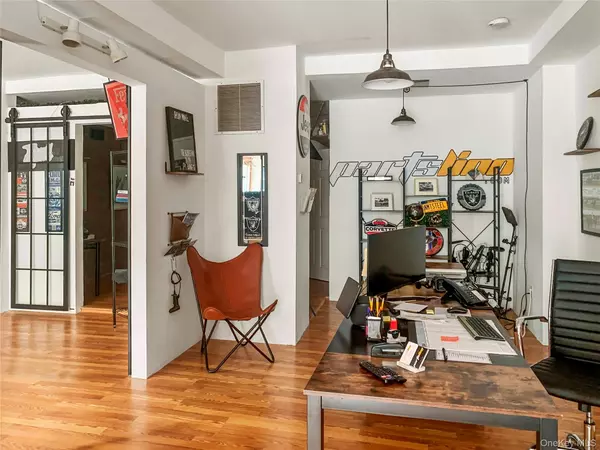 Locust Valley, NY 11560,141 Birch Hill RD