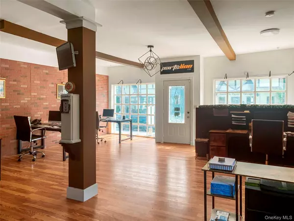 Locust Valley, NY 11560,141 Birch Hill RD