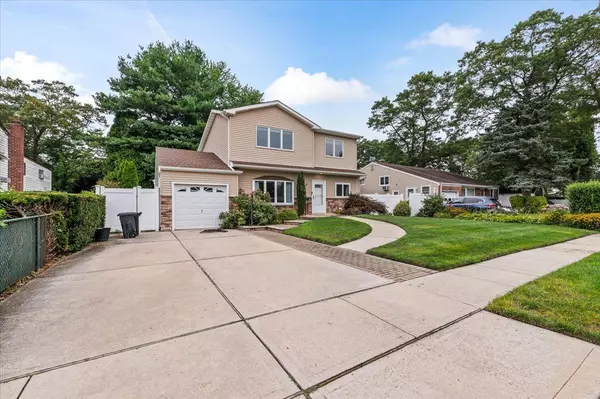 Farmingdale, NY 11735,40 Woodland AVE