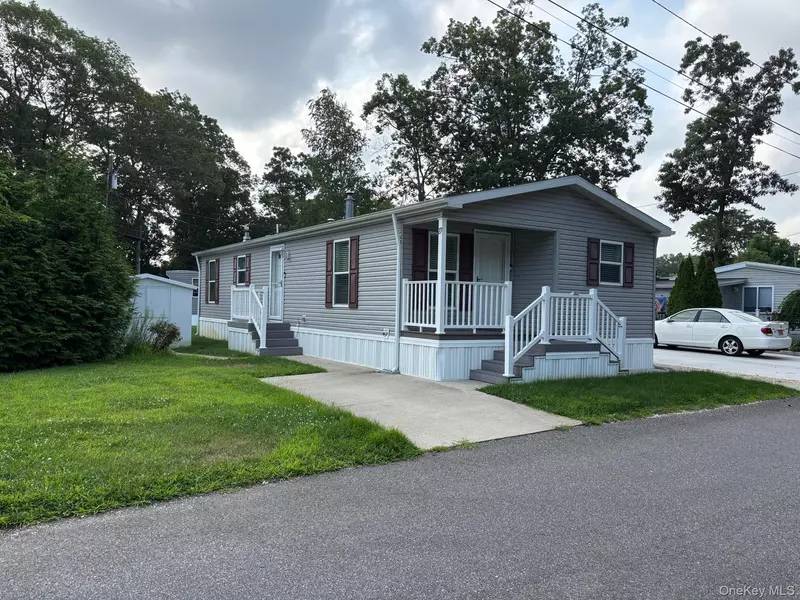 61 Forge RD #27, Riverhead, NY 11901