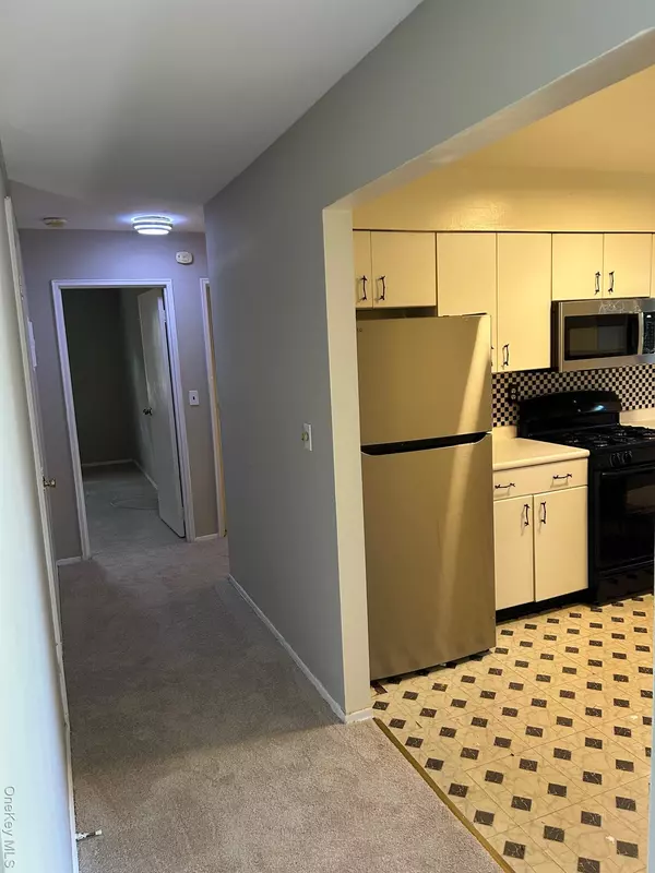 Spring Valley, NY 10977,220 Sneden PL #220