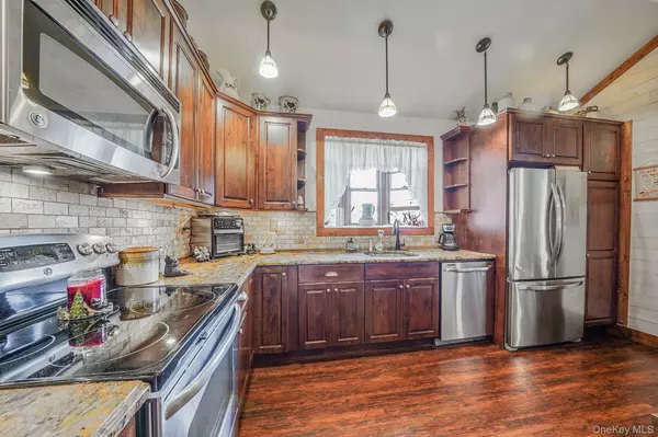 Lawrence, NY 11559,17 East AVE