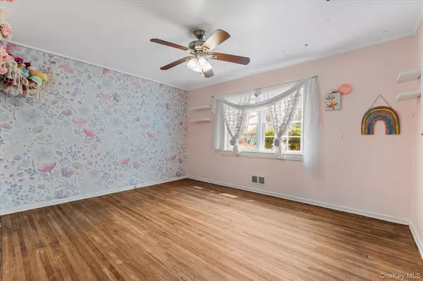 Wantagh, NY 11793,1808 Oakland AVE