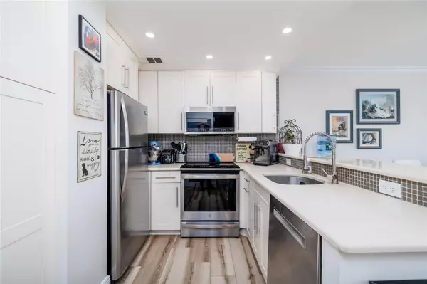 Long Beach, NY 11561,100 W Broadway #6DD