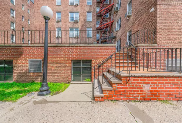 6535 Yellowstone Blvd #c4, Forest Hills, NY 11375