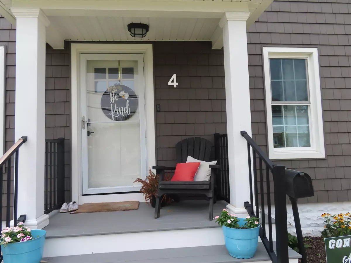 Lindenhurst, NY 11757,4 Granada Pkwy ##2