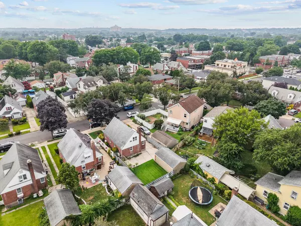 Floral Park, NY 11001,8441 265th ST