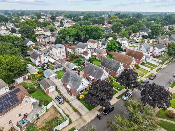 Floral Park, NY 11001,8441 265th ST