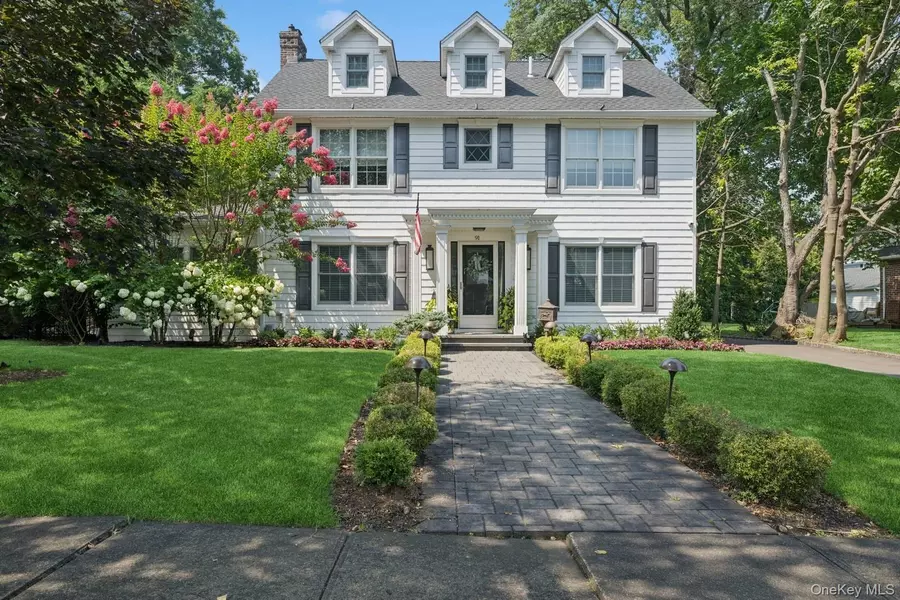 91 Poplar ST, Garden City, NY 11530