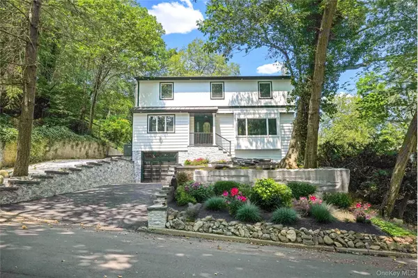 Centerport, NY 11721,45 Forest DR