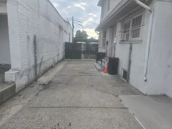 Richmond Hill, NY 11418,8742 Van Wyck EXPY