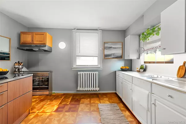 Glen Cove, NY 11542,9 Willow ST