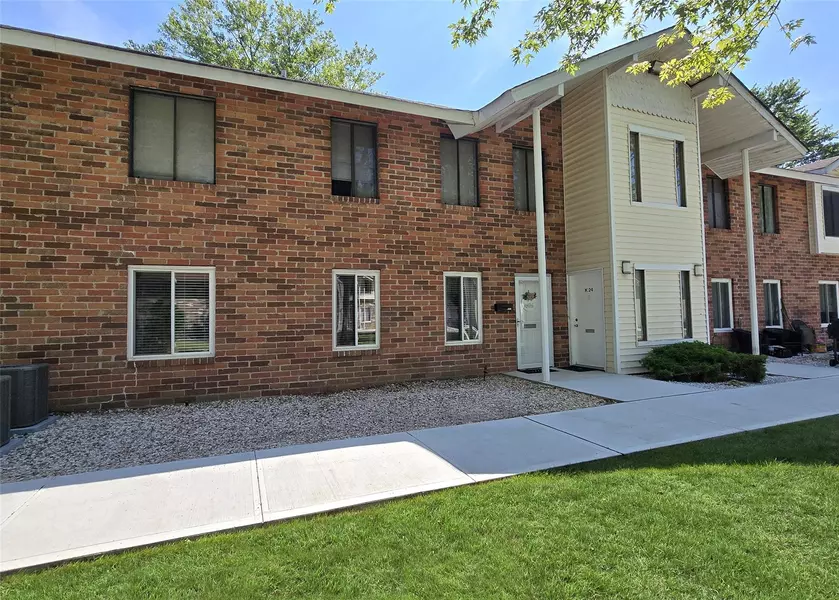 23 Kiowa CT #23, Coram, NY 11727