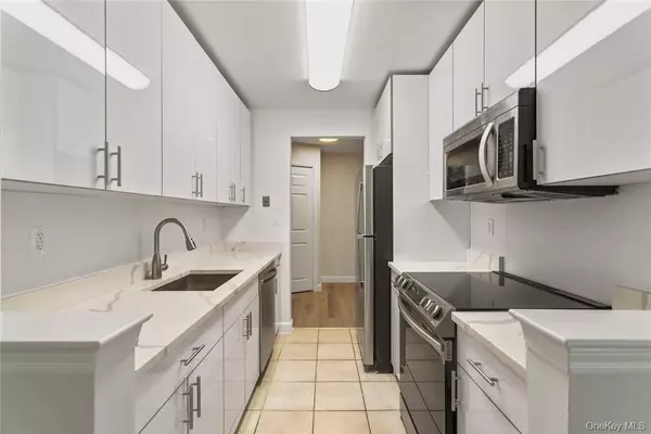 Scarsdale, NY 10583,500 Central Park AVE #144