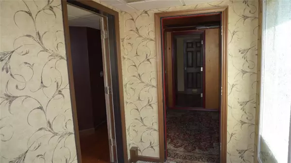 North Babylon, NY 11703,1443 Deer Park AVE