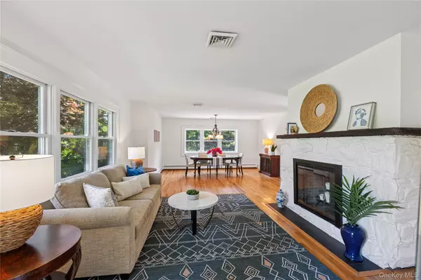 Hampton Bays, NY 11946,9 Squiretown RD