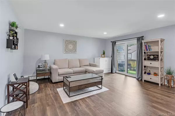 Ronkonkoma, NY 11779,43 Richmond BLVD #2A