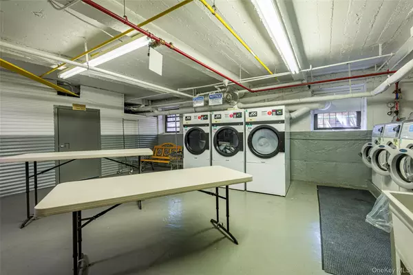 Forest Hills, NY 11375,7234 Austin ST #D4